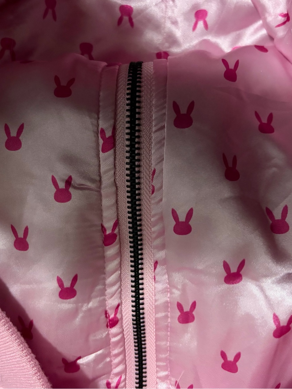 Overwatch D.Va Rabbit
Size M Overwatch D. Va White Rabbit Satin bomber jacket - Picture 3 of 4